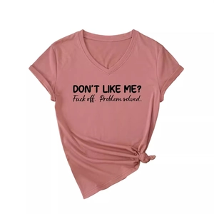 T-shirt rose décontracté à col en V pour femme avec inscription et nœud élégant sur le bas