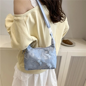 Sac sous le bras bleu style chinois avec broderies florales et papillons 3D