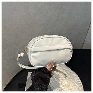 Detail of white PU leather crossbody bag with adjustable strap and gold metal hardware