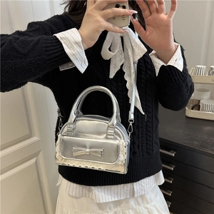 Sac bowling argenté avec nœud métallique et dentelle pour femmes chic en bandoulière