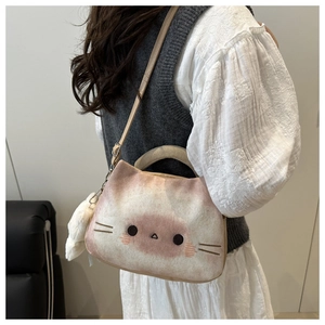Details der süßen Plüsch-Toast-Katzen-Tasche mit weichem Fell und verstellbarem Riemen