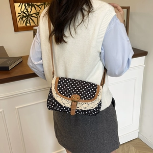 Retro-Punkten-Tasche mit Spitzenbesatz und Lederriemen für die Sommermode der Damen