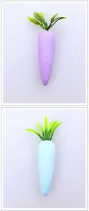 Makro-Detail von Osterkarotten aus Schaumstoff in Violett und Hellblau mit Blatttexturen