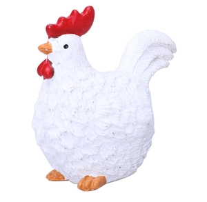 Détail d'une figurine de coq en résine blanche avec crête rouge et texture de plumes sculptées