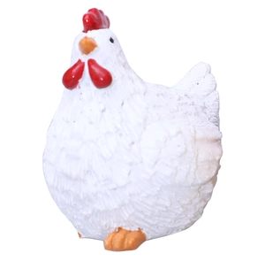 Détail d'une figurine de poulet en résine blanche avec texture de plumes pour Pâques