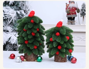 Mini sapins de Noël de table avec socles en bois et boules rouges pour décoration