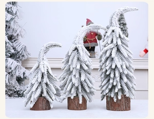 Set de 3 mini sapins de Noël en cèdre floqué avec pointes courbées et bases en bois naturel