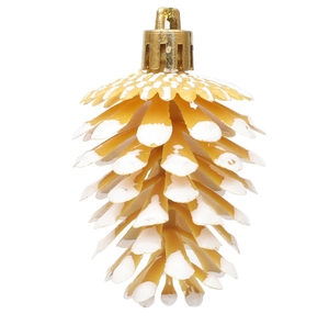 Detalle de piña decorativa amarilla con efecto nieve y gancho dorado para el árbol