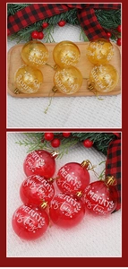 Detalle de bolas de Navidad rojas y doradas con estampado temático y cordones para colgar