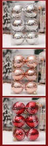 Detalle de bolas de Navidad de 6 cm con motivos de copos de nieve y puntos blancos
