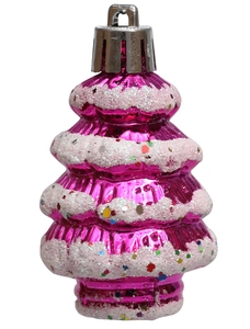 Detalle de colgante árbol de Navidad rosa con nieve brillante y lentejuelas de color