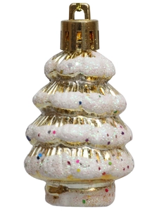 Detalle de adorno de árbol de Navidad blanco con purpurina de colores y bordes dorados