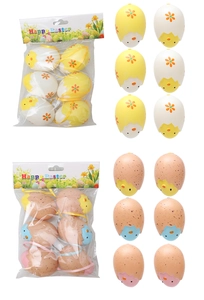 Dettaglio di uova di Pasqua con pulcini e cordini in confezione regalo Happy Easter