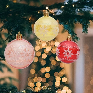 Bolas de Navidad PET de 6cm en colores vivos con copos de nieve brillantes de decoración