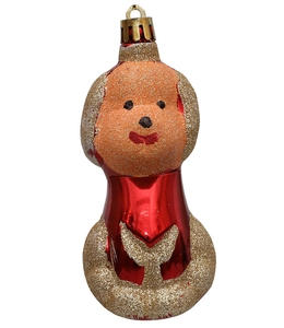 Detalle de adorno navideño en forma de perro rojo y dorado con lazo para colgarlo
