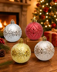 Vue détaillée de boules de Noël gaufrées de 6cm en argent, rouge, or et couleur champagne