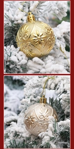 Detailopname van gouden en champagne kerstballen met bloemreliëfpatronen in de sneeuw