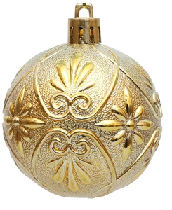 Detail van gouden kerstbal met reliëf bloemmotieven en een handige ophangsluiting
