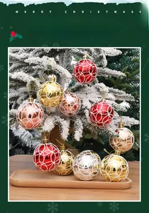 Detail von 6cm Glitzer-Weihnachtskugeln mit Mustern an einem Weihnachtsbaum
