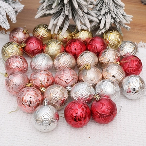 Boules de Noël 6cm avec relief rouge or et argent et motifs de paysage hivernal