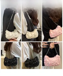 Détail du sac à bandoulière romantique à fleurs 3D avec bandoulière chaîne pour femme