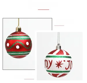 Détail de boules de Noël de 6 cm rouges et blanches avec texte JOY et vagues
