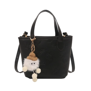 Mini sac seau noir avec motifs gaufrés de dessins animés et porte-clé en peluche