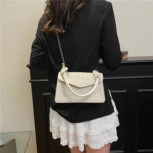 Sac bandoulière pour femme en paille tressée avec poignée corde et chaîne dorée