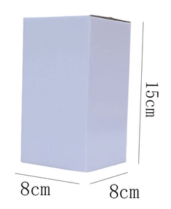 Guida alle dimensioni dettagliata con altezza 15 cm e larghezza 8 cm per lo gnomo pasquale