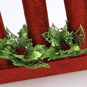 Support de bougie de Noël rouge scintillant avec feuilles de houx et baies brillantes