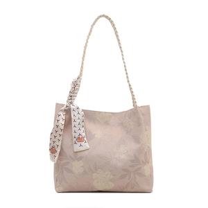 Sac cabas en toile brodée de fleurs avec anses tressées et foulard décoratif en soie