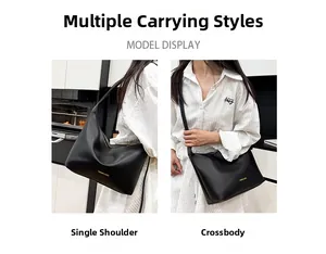 Sac fourre-tout noir montré de deux façons : sac à bandoulière et sac porté travers chic