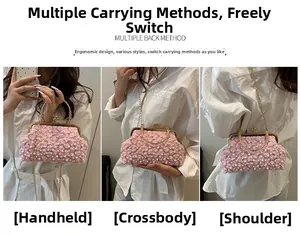 Dettagli di una borsa rosa in pizzo e perle mostrata a mano, a spalla e a tracolla per donna
