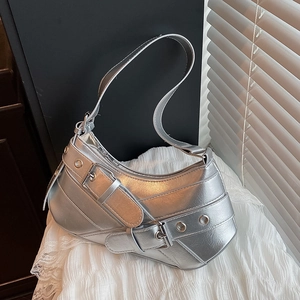 Sac Sous Le Bras Y2K Punk Cuir PU Brillant Sac À Épaule Croissant Avec Boucle De Ceinture Oeillets Métalliques Style Rétro
