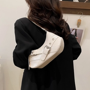Sac sous le bras croissant blanc crème rétro avec œillets et boucle ajustable
