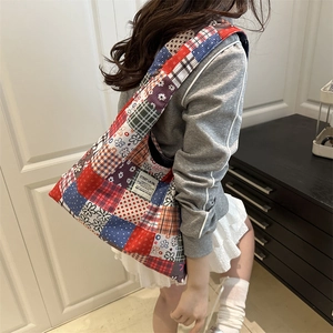 Fashionable patchwork canvas shoulder bag with colorful floral patterns in casual style