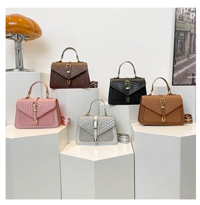 Detailed display of crocodile pattern crossbody bags with embroidery straps in five colors