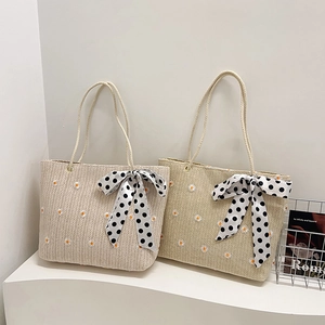 Straw tote bag with daisy embroidery and polka dot bow for summer vacation