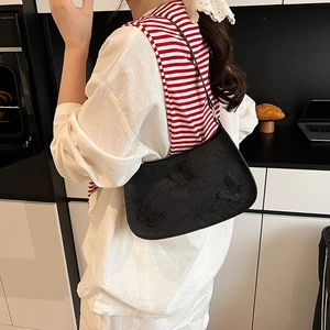 Elegante borsa sottobraccio a mezzaluna nera con ricamo a farfalla da donna