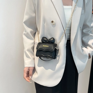 Mini sac sous le bras noir à la mode avec nœud et chaîne dorée pour femmes