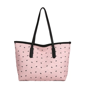 Sac fourre-tout rose avec nœuds noirs et texture plissée pour la mode décontractée