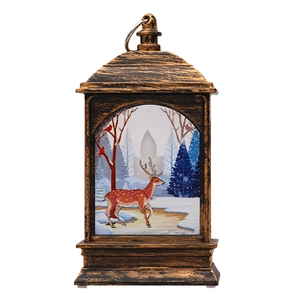 Vintage bronzen kerstlantaarn met LED-kaars en winters boslandschap met herten