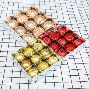 Lot de 36 boules de Noël rouges et dorées avec diverses textures dans des boîtes cadeaux