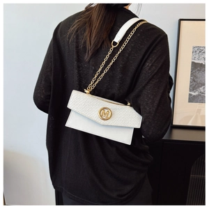 White woven texture shoulder bag with golden M buckle and elegant metal chain strap