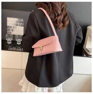 Pink faux leather shoulder bag with crocodile pattern and golden metal clasp closure