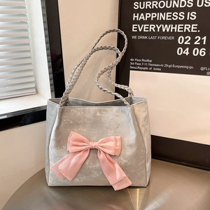 Fashion Women Tote Bag With Large Bow Decoration PU Leather Braided Shoulder Strap Sweet Minimalist Handbag For Daily Use