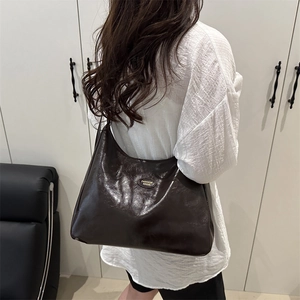 Retro wax leather hobo tote bag in dark brown featuring polished metal fashion plaque
