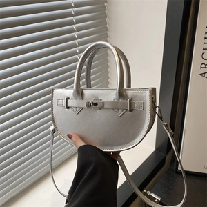 Sac à Main Demi-Lune Minimaliste Français Pour Femmes En Cuir PU Couleur Unie Sac à Épaule Baguette Avec Fermoir Tournant Et Bandoulière Amovible