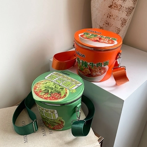 Borsa a tracolla originale a forma di secchiello di noodle con ampia tracolla regolabile