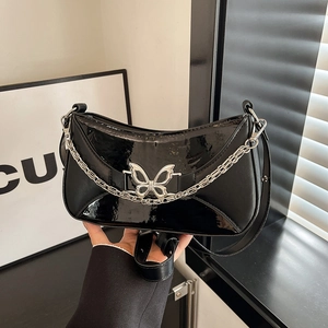 Sac Sous le Bras en Cuir PU pour Femmes Boucle Papillon Métal Chaîne Sac Bandoulière Hobo pour Trajet Mode Y2K